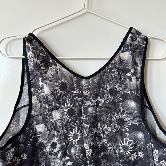 Lululemon Floral Tank Flowabunga - see measurements for size - Picture 12 of 13